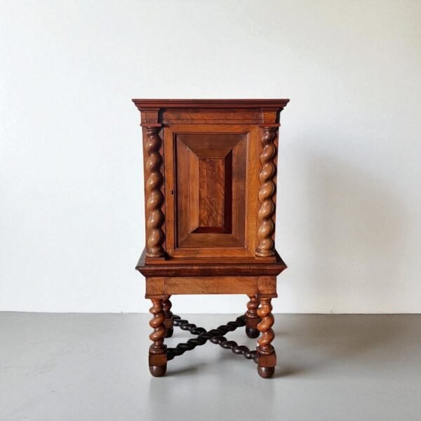 18th century tobacco cabinet - Image 2