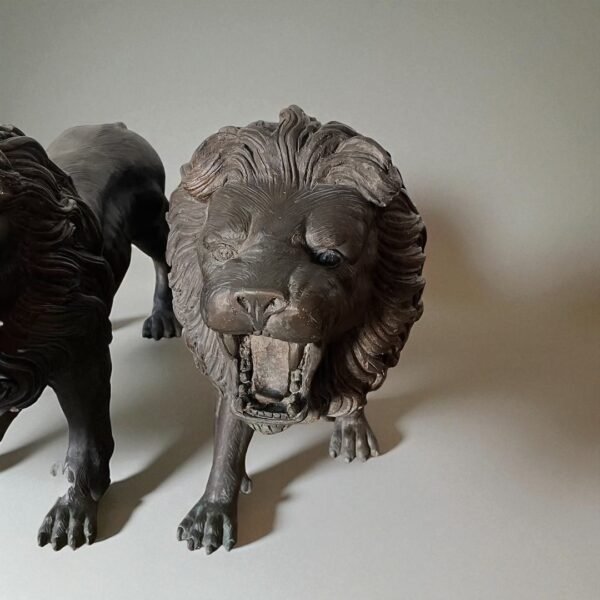Bronze lion sculptures - Image 4