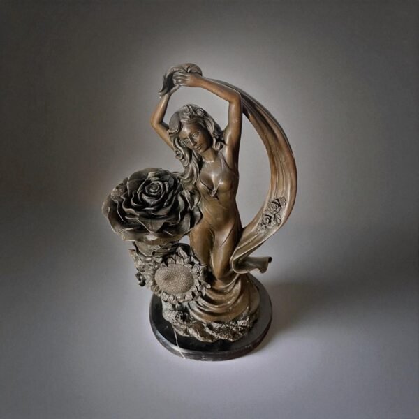 Sculpture of a woman - Image 2
