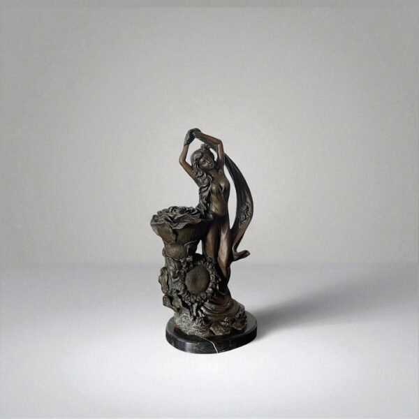 Sculpture of a woman - Image 3